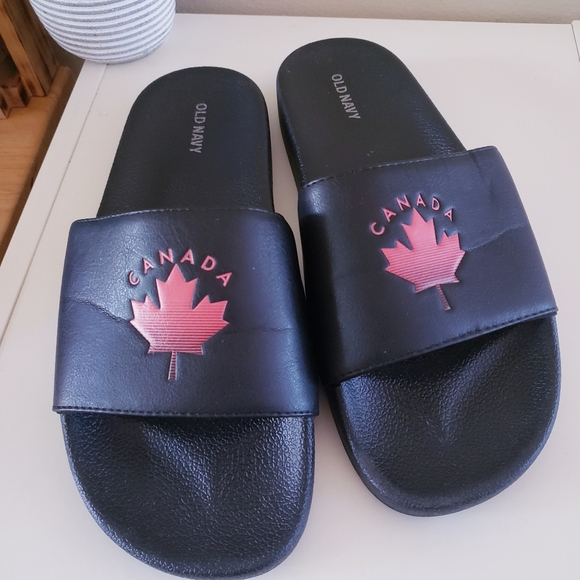 Old Navy Canada Slides - 8 - 9 - Picture 8 of 8